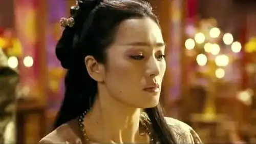 满城尽带黄金甲太子元祥在王后面前自杀未遂,王后心痛至极
