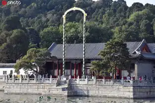 北京颐和园探海灯杆正式亮相金色祥云百年重现