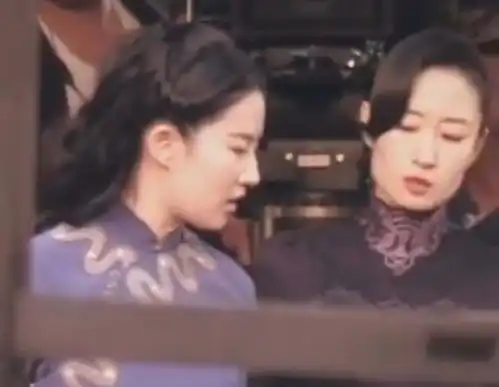 南烟斋笔录片场照曝光,刘亦菲穿旗袍显壮,刘敏涛气质超群
