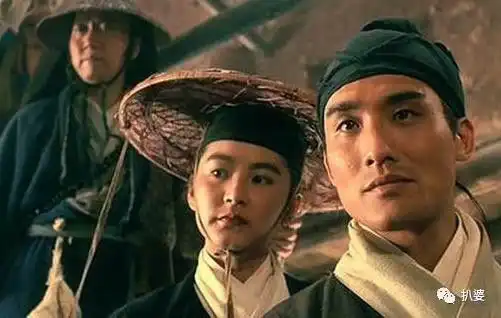 她53岁身材走样满脸皱纹,但影帝梁家辉却独独宠爱了她30年