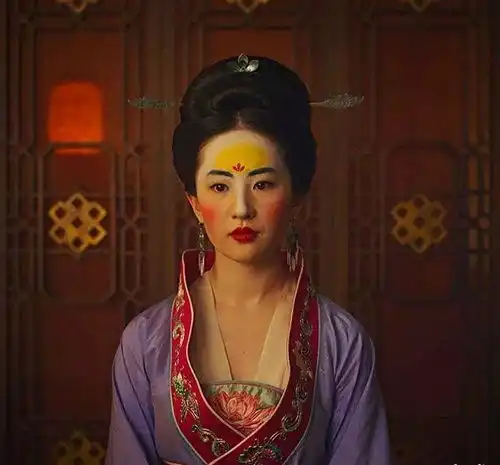 花木兰改网播,电影院老板用棒球棍砸掉刘亦菲海报,粉丝心疼坏了
