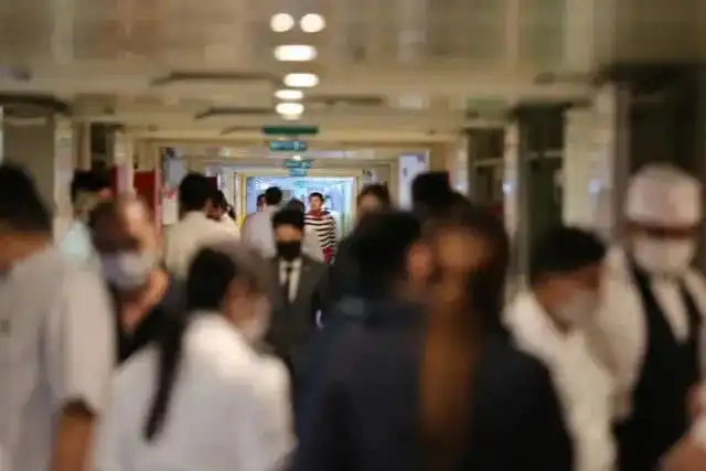 深圳联防战疫的城墙24小时测温防控
