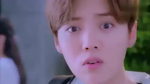 甜蜜暴击鹿晗为赢得这次拳击比赛,与学校三大学姐一起跑步