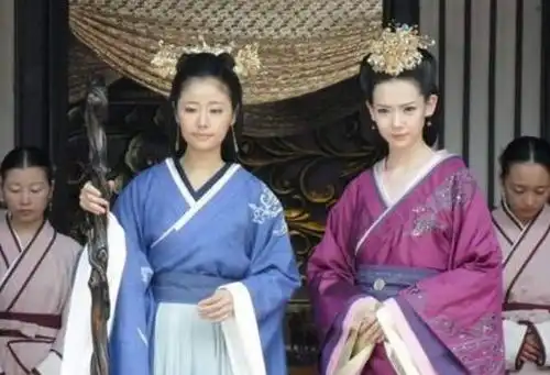 她促成女儿金屋藏娇,60岁宠13岁情人,去世时还要与情人葬在一起
