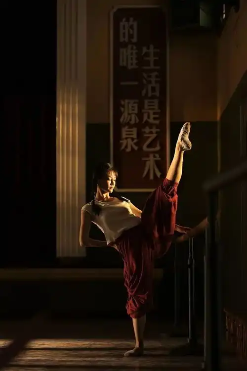 芳华中的何小萍令人疼惜,现实中闪闪发光的苗苗却更令人着迷
