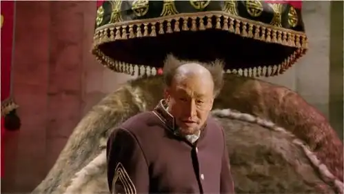 智取威虎山梁家辉版本的座山雕,绝对是最有特色的一个,这造型让人过目难忘
