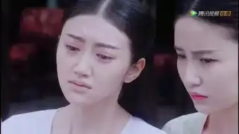 景甜的双眼皮宽度超过1厘米了吧
