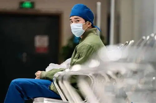 易烊千玺夸夸团上线袁泉说他天生有灵气,张涵予夸他太用功