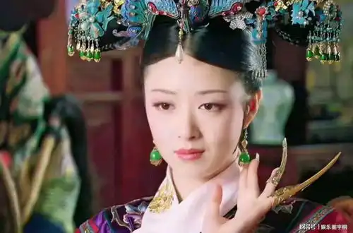 甄嬛传后宫佳丽再聚首,华妃蒋欣独享尊位,唐艺昕少女感十足
