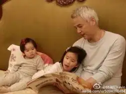 林瑞阳陪女儿看书父爱满满张庭赞老公
