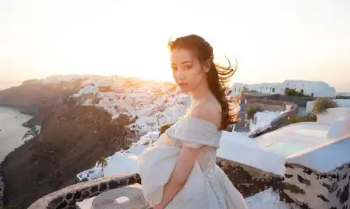 迪丽热巴气质轻熟,成熟简约系穿搭,美而不媚值得学
