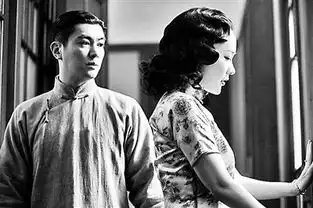 杜江当众向老婆霍思燕示爱很难为情也很享受
