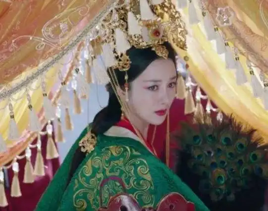 李依晓晒健身照撞脸张钧甯,搭档杨幂赵丽颖拍新剧