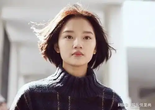明明快1米7,看脸却感觉1米5,这6位女星的脸太会骗人了
