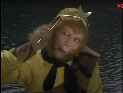 西游记珍贵剧照孙悟空一出山就打死强盗,气得唐僧直念紧箍咒
