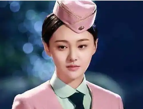 郑爽最新谍战剧照,顶着齐刘海穿军装被网友喷成筛子