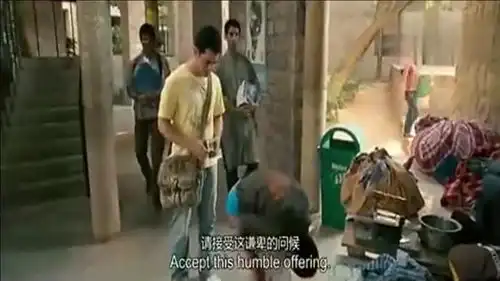 三傻大闹宝莱坞果然天才兰柯思维就是不一样,居然拿钱给小孩买校服蹭课