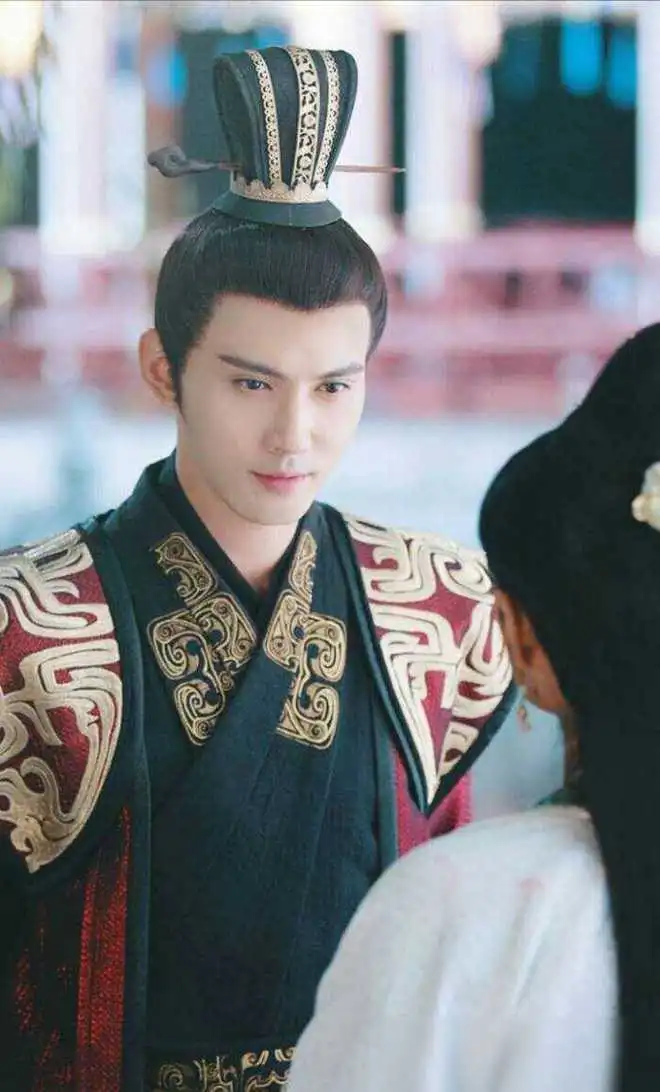 39岁男星退出娱乐圈,继承百亿家产网友热议撕裂内心