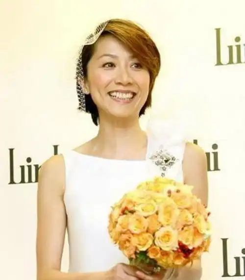 因流星花园走红,熬7年小三上位,嫁大15岁富豪,两年后离世徐华凤

