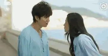 蓝色大海的传说,全智贤的颜值和衣品甩林允几条街啊
