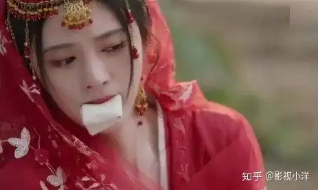 慕南枝新剧照曝光,鞠婧祎一改往日网红妆容,端庄大气引人注目