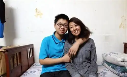 27岁男子与妈妈同睡一个房间,女友劝说被骂不孝,网友毁三观