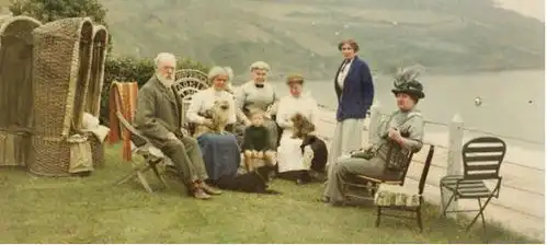 一法国人曝出百年前晚清彩照,格格妆容很是奇异,颐和园宛若天堂
