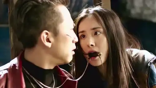 分手大师邓超用嘴衔火机,意外碰到杨幂的嘴巴,两人尴尬了
