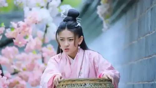 双世宠妃2曲小檀再爬墙这话怎么这么熟悉确定是墨连城的檀儿
