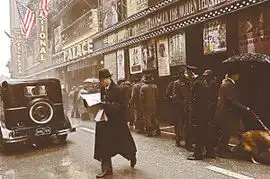 梅兰芳剧照首曝光孙红雷漫步纽约街头