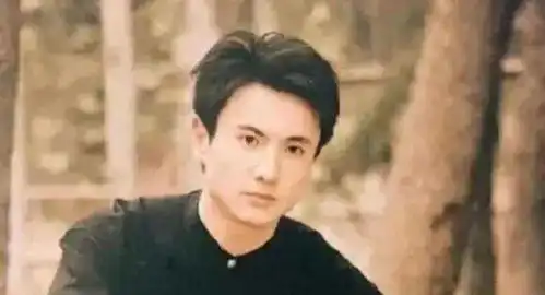 抗疫明星沈腾,落魄潦倒时,爱情诞生在破旧捷达车里
