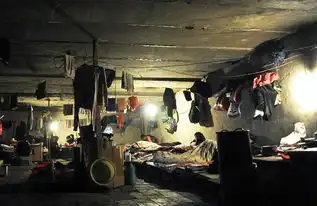 20余民工蜗居桥洞过夜