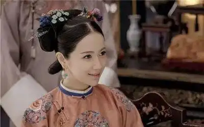 她是乾隆出身最高的妃子,入宫34年成众妃之首,死后乾隆亲自祭奠
