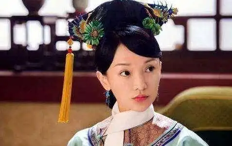 她是甄嬛选中的皇后,统领后宫15年,死后却成小妾的陪葬