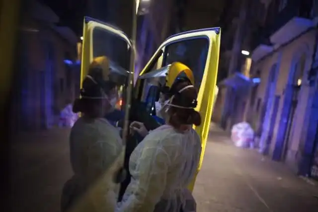 重灾下的西班牙每16分钟便有一名新冠患者去世,至暗时刻还未到来
