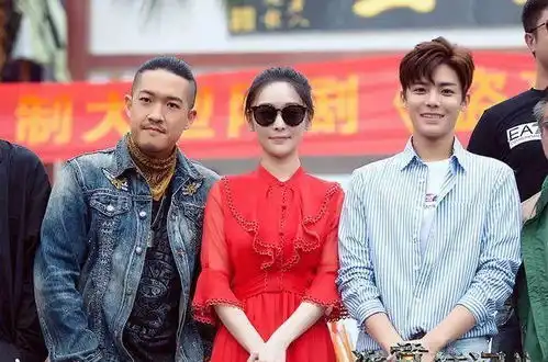 坎坷的吕丽萍被前夫张丰毅家暴,二婚丈夫猝死,三婚嫁暖男导演
