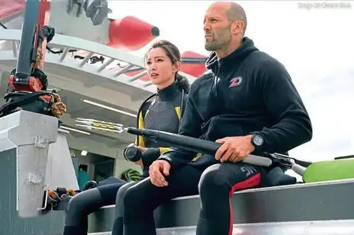 杰森斯坦森主演巨齿鲨2定名为夺命海沟
