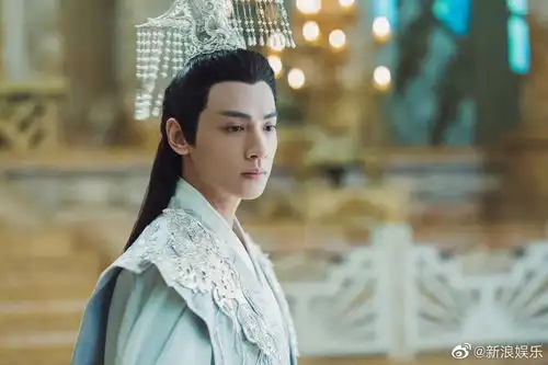 2018年香蜜沉沉烬如霜,罗云熙饰演润玉
