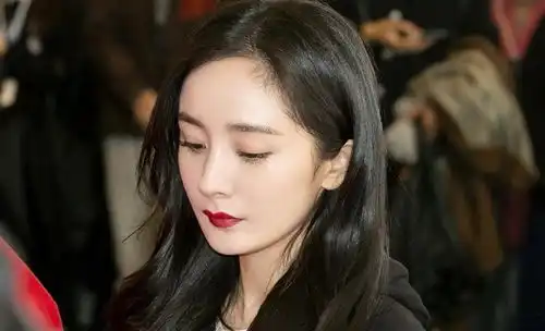 磕到甜度超高的职场剧,35岁杨幂担任女主,看到男主后追定了
