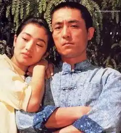 林青霞给她做配角,张艺谋为她痴情,52岁无儿无女,成就传奇