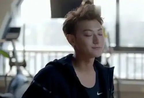 谈判官晓飞当陪练,让童微出气