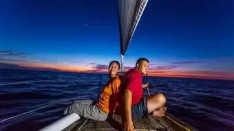 北京夫妻玩命环游世界10年,从千万富翁到被悬赏通缉