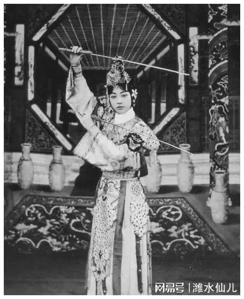 四小名旦之首李世芳被誉为梅兰芳接班人,26岁空难殒命