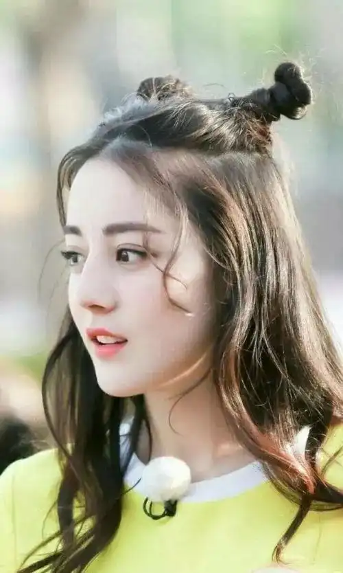 迪丽热巴新剧女扮男装照曝光,被网友嘲比男人还像男人,竟还撞脸黄子韬
