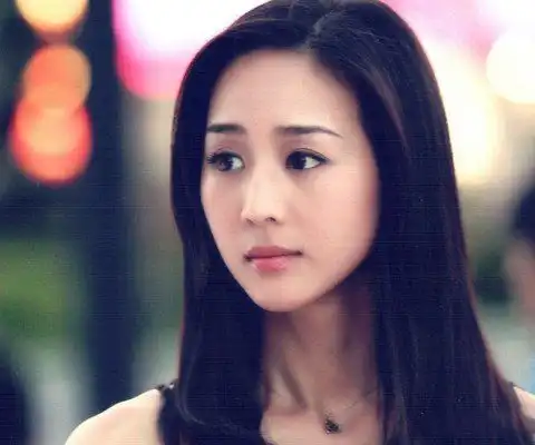 张钧甯整容前后照片差别不大素颜也很美