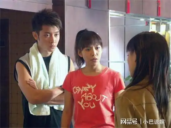 张丹峰遇到洪欣之前的样子,青涩帅气
