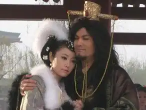 这个妖娆淫荡的女人让12个绝色女子成了她的代言人