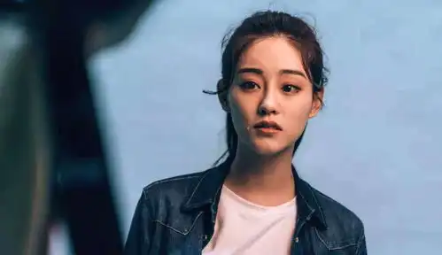 她靠卖惨让陈凯歌留下,演技尬出新高度,今又来毁经典角色小龙女