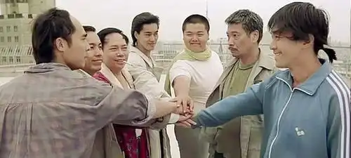 靠模仿李小龙成名,与星爷签约8年只演2部戏,如今娶大佬女儿
