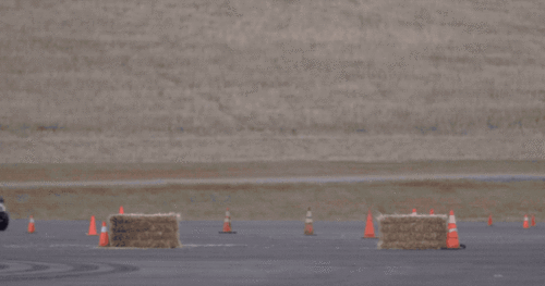 自动驾驶玩漂移蛇皮走位秀绝技,斯坦福推出电动版头文字d车神